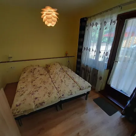 Gyopar Gyoengye Apartmanhaz Oroshaza Exterior photo
