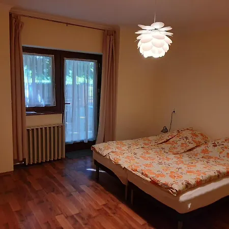 Gyopar Gyoengye Apartmanhaz Oroshaza Exterior photo