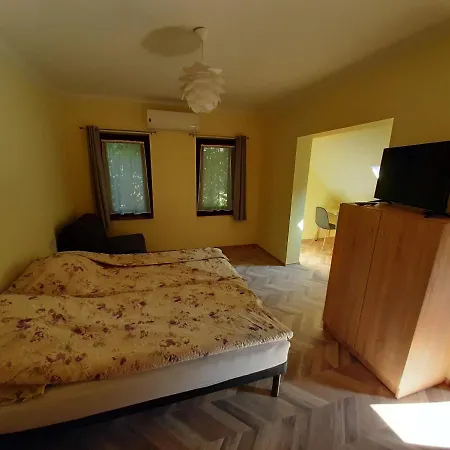 Gyopar Gyoengye Apartmanhaz Oroshaza Exterior photo