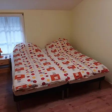Gyopar Gyoengye Apartmanhaz Oroshaza Exterior photo