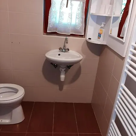 Gyopar Gyoengye Apartmanhaz Oroshaza Exterior photo