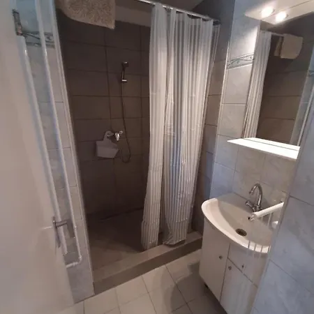 Gyopar Gyoengye Apartmanhaz Oroshaza Exterior photo