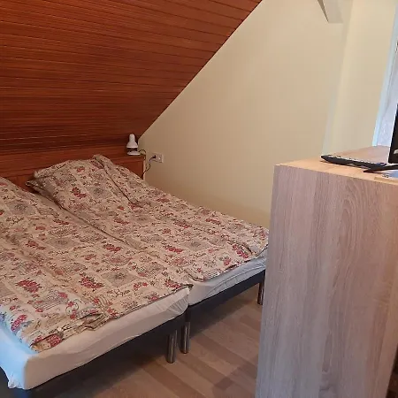Gyopar Gyoengye Apartmanhaz Oroshaza Exterior photo