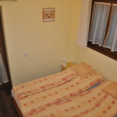Gyopar Gyoengye Apartmanhaz Oroshaza Exterior photo