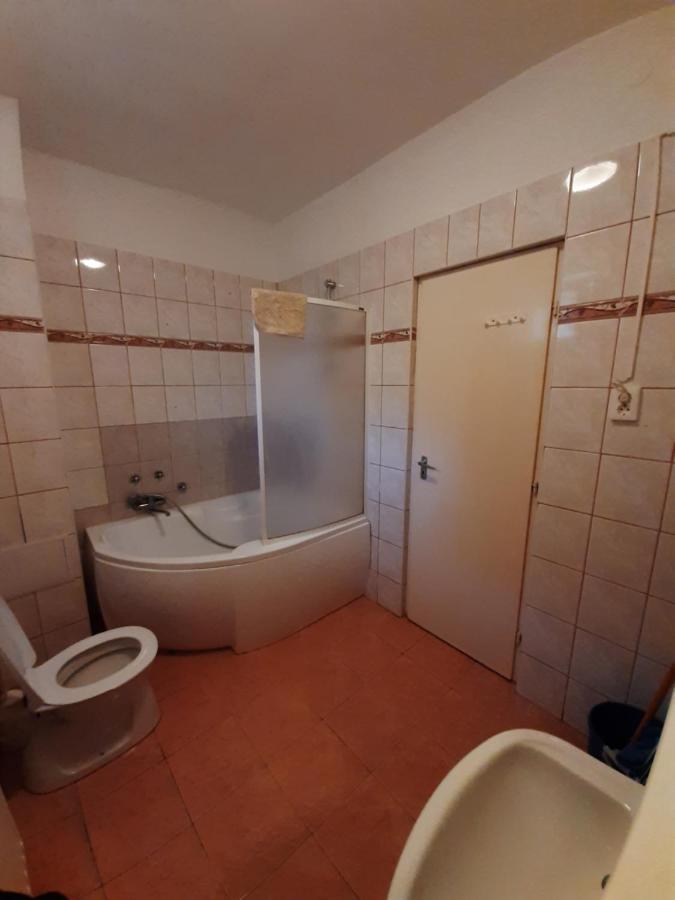 Gyopar Gyoengye Apartmanhaz * Oroshaza
