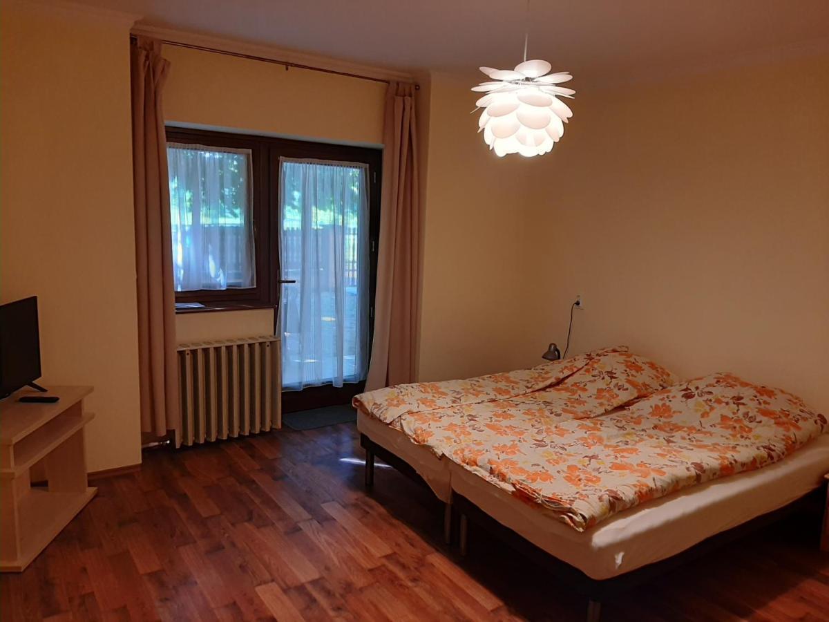 Gyopar Gyoengye Apartmanhaz Oroshaza