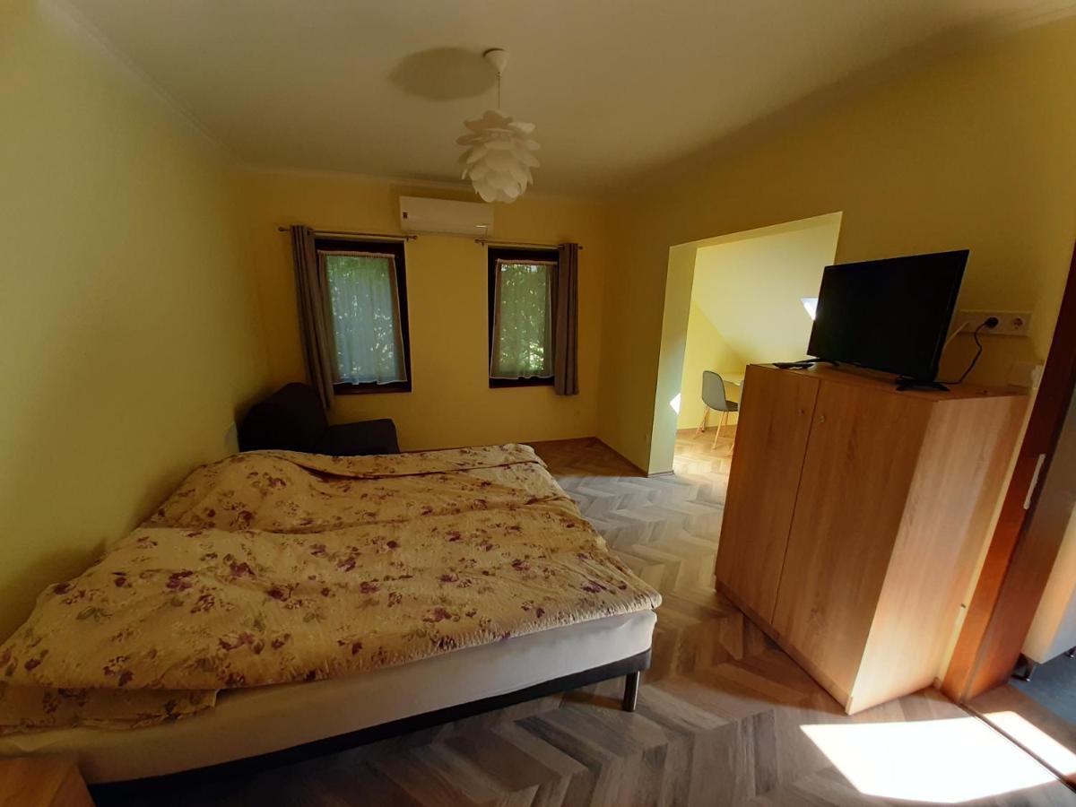 Apartment Gyopar Gyoengye Apartmanhaz Oroshaza