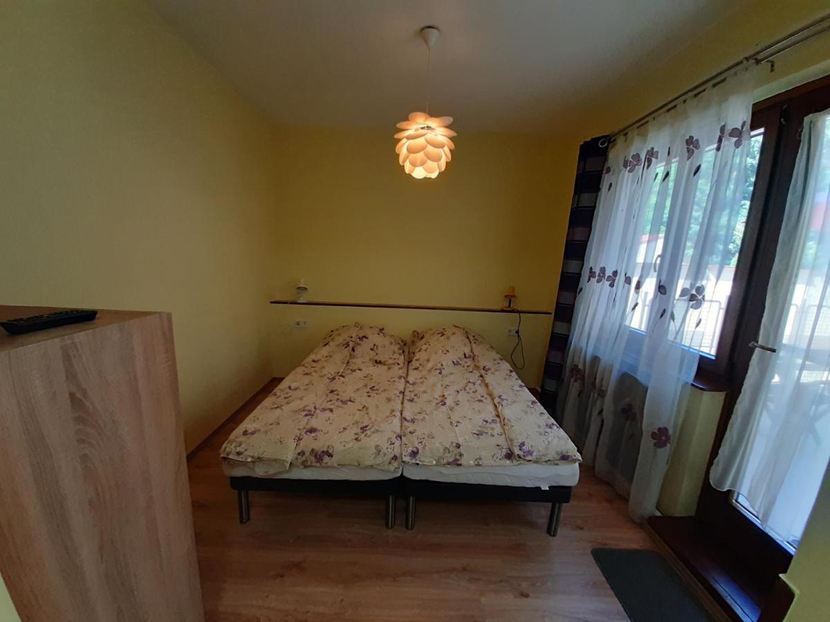 Apartment Gyopar Gyoengye Apartmanhaz *