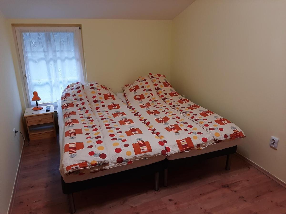 Apartment Gyopar Gyoengye Apartmanhaz Oroshaza