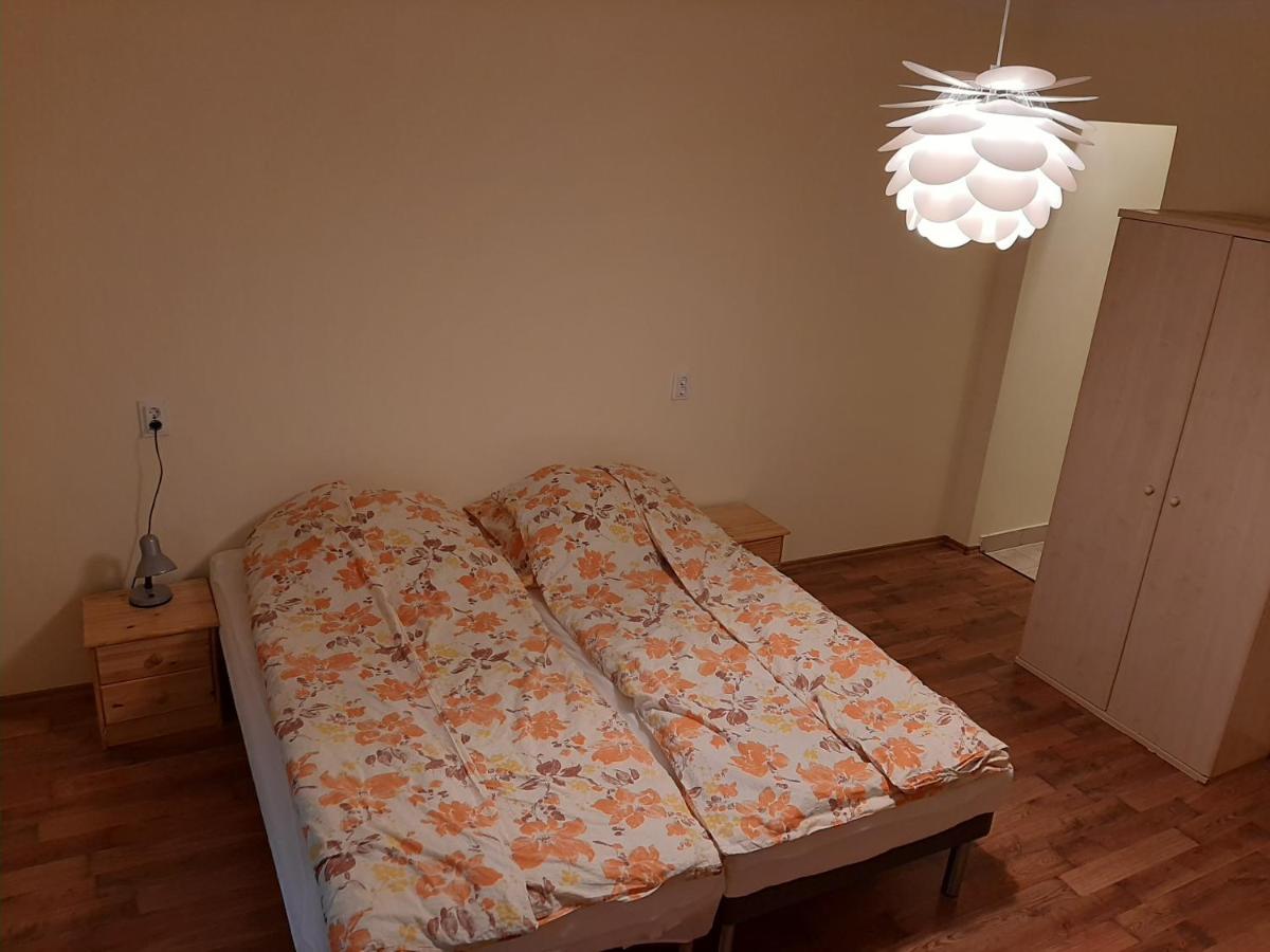 Apartment Gyopar Gyoengye Apartmanhaz Oroshaza