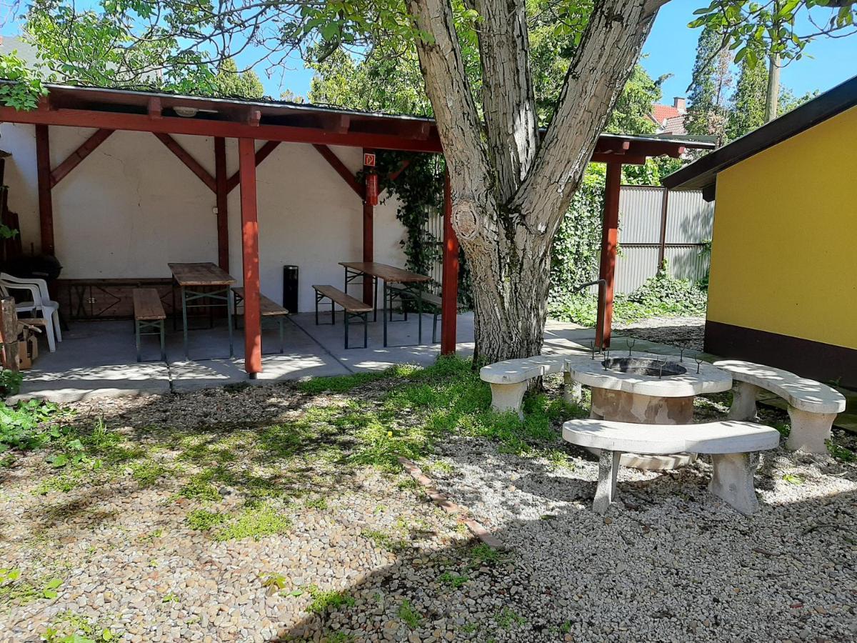 Gyopar Gyoengye Apartmanhaz Oroshaza