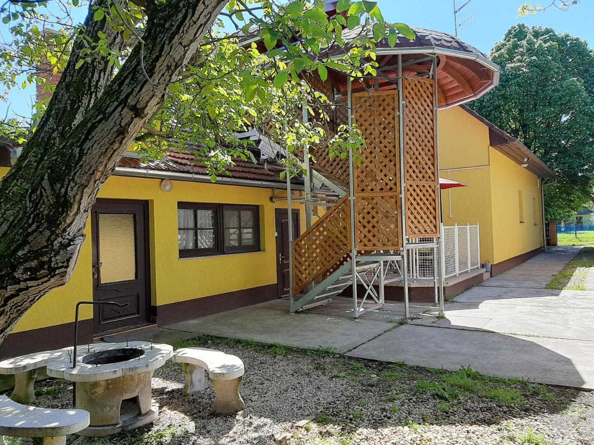 Gyopar Gyoengye Apartmanhaz Apartment