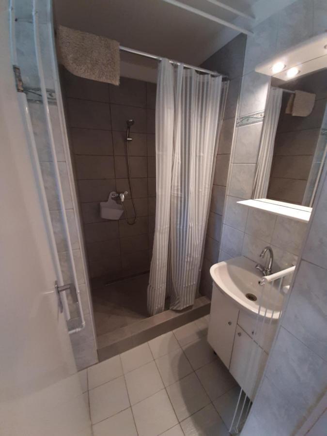 Gyopar Gyoengye Apartmanhaz Oroshaza