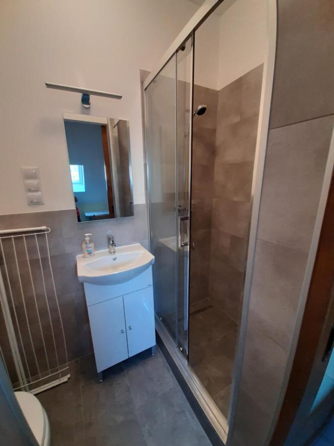 Apartment Gyopar Gyoengye Apartmanhaz Oroshaza
