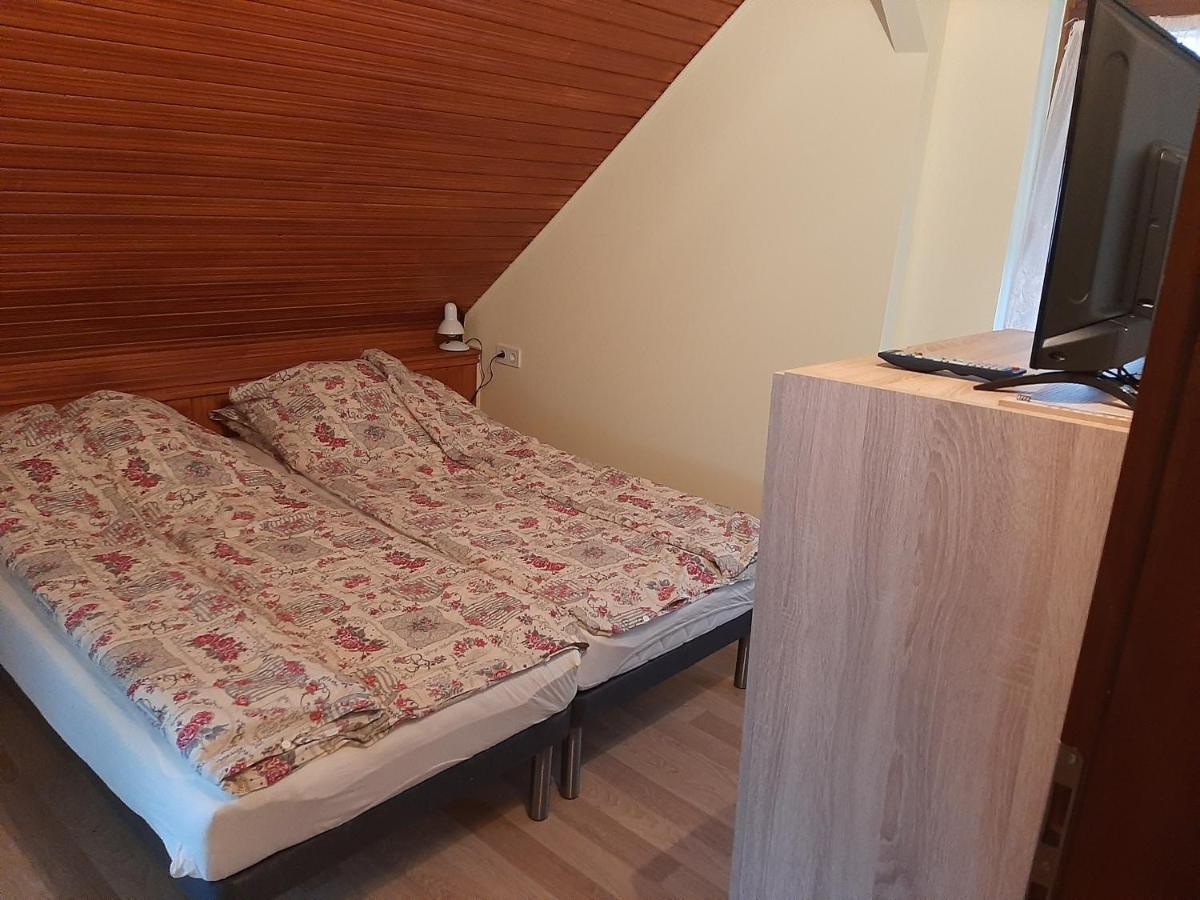 Gyopar Gyoengye Apartmanhaz Apartment Oroshaza