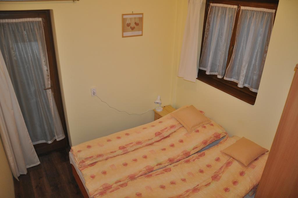 Apartment Gyopar Gyoengye Apartmanhaz *